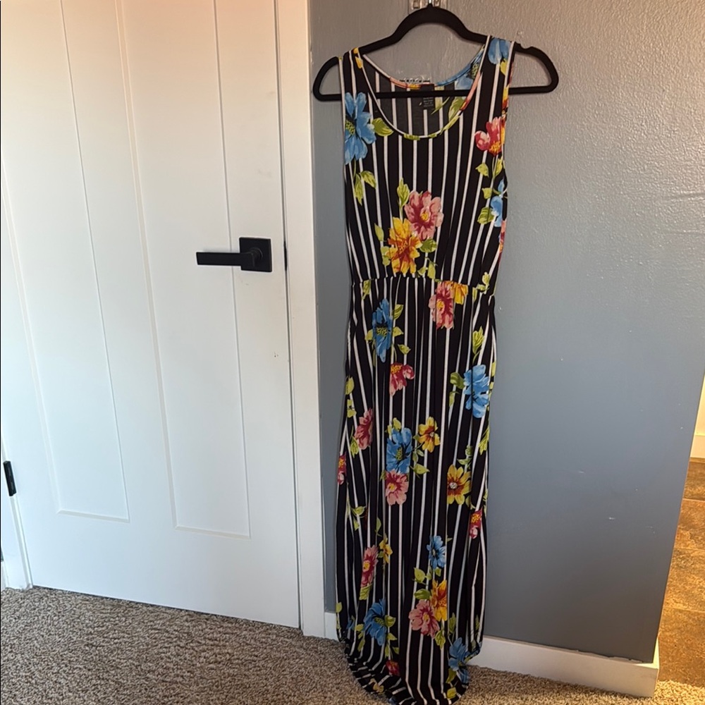 Blue and White Sleeveless Scoop Neck Sundress